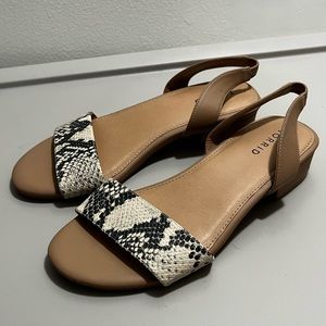 TORRID 8.5W-Snake-skin sling strap sandals